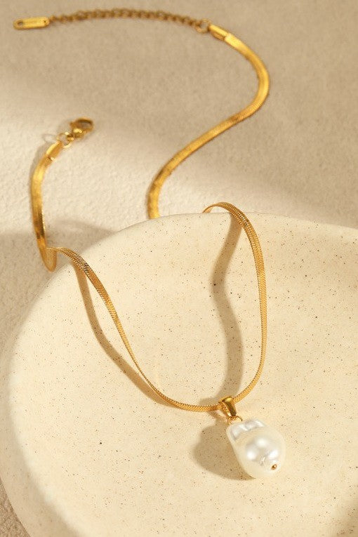 Carmen necklace (water resistant + tarnish free)